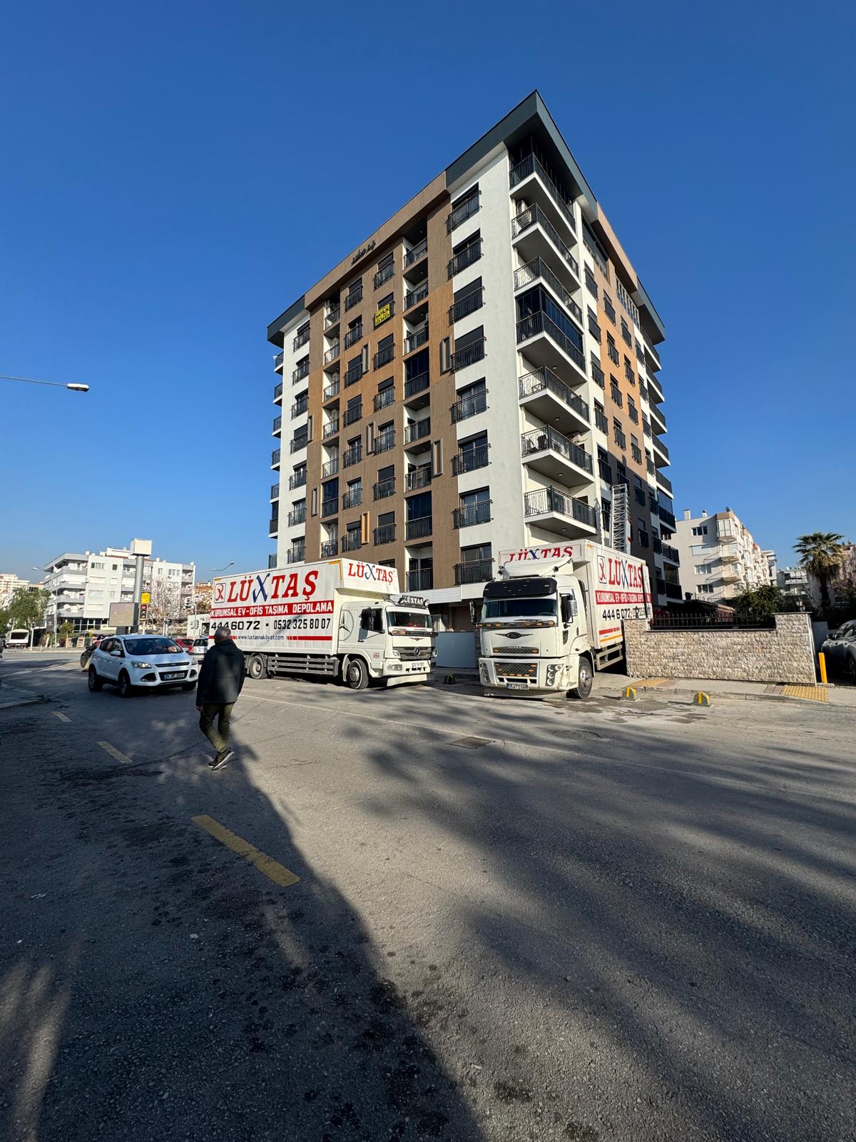 Lüxtaş Nakliyat yükleme işlemi, asansör taşıma ve ambalajlama - İzmir profesyonel taşımacılık